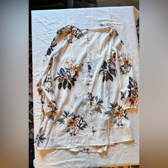 White floral dress - Picture 2 of 2